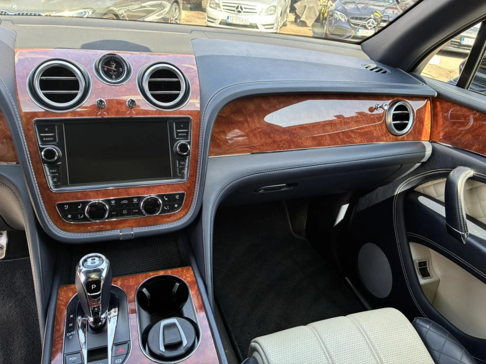 Bentley Bentayga MULLINER/Night Vision/Pano/Hud, снимка 13 - Автомобили и джипове - 54037386