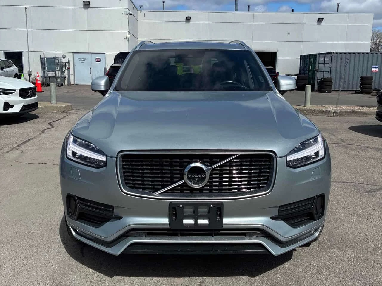 Volvo Xc90 R Design/ПАНОРАМА/360 КАМЕРИ/ВТОРИ ГУМИ И ДЖАНТИ, снимка 2 - Автомобили и джипове - 54419001