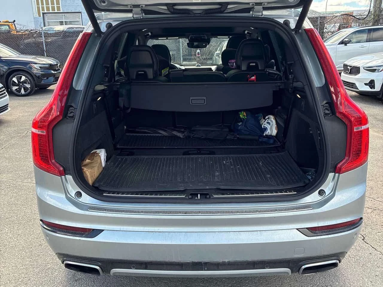 Volvo Xc90 R Design/ПАНОРАМА/360 КАМЕРИ/ВТОРИ ГУМИ И ДЖАНТИ, снимка 12 - Автомобили и джипове - 54419001