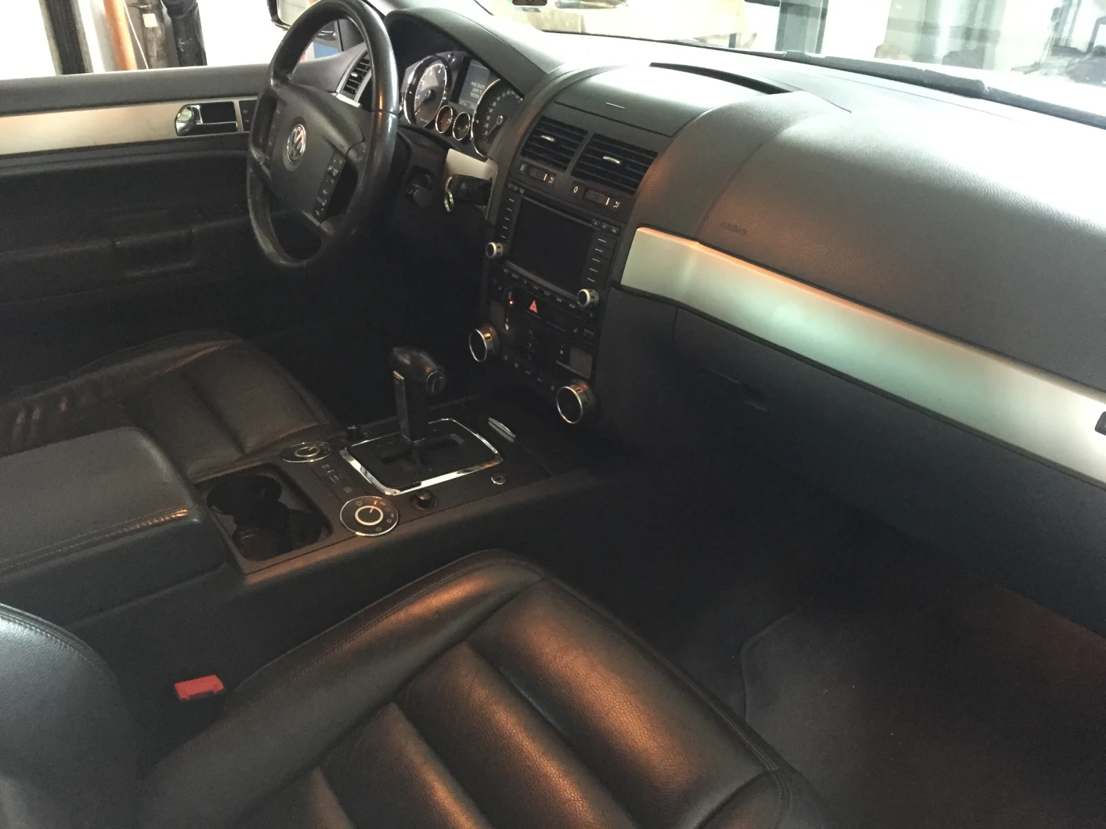 VW Touareg 3.2 V6 бензин, снимка 7 - Автомобили и джипове - 54710828
