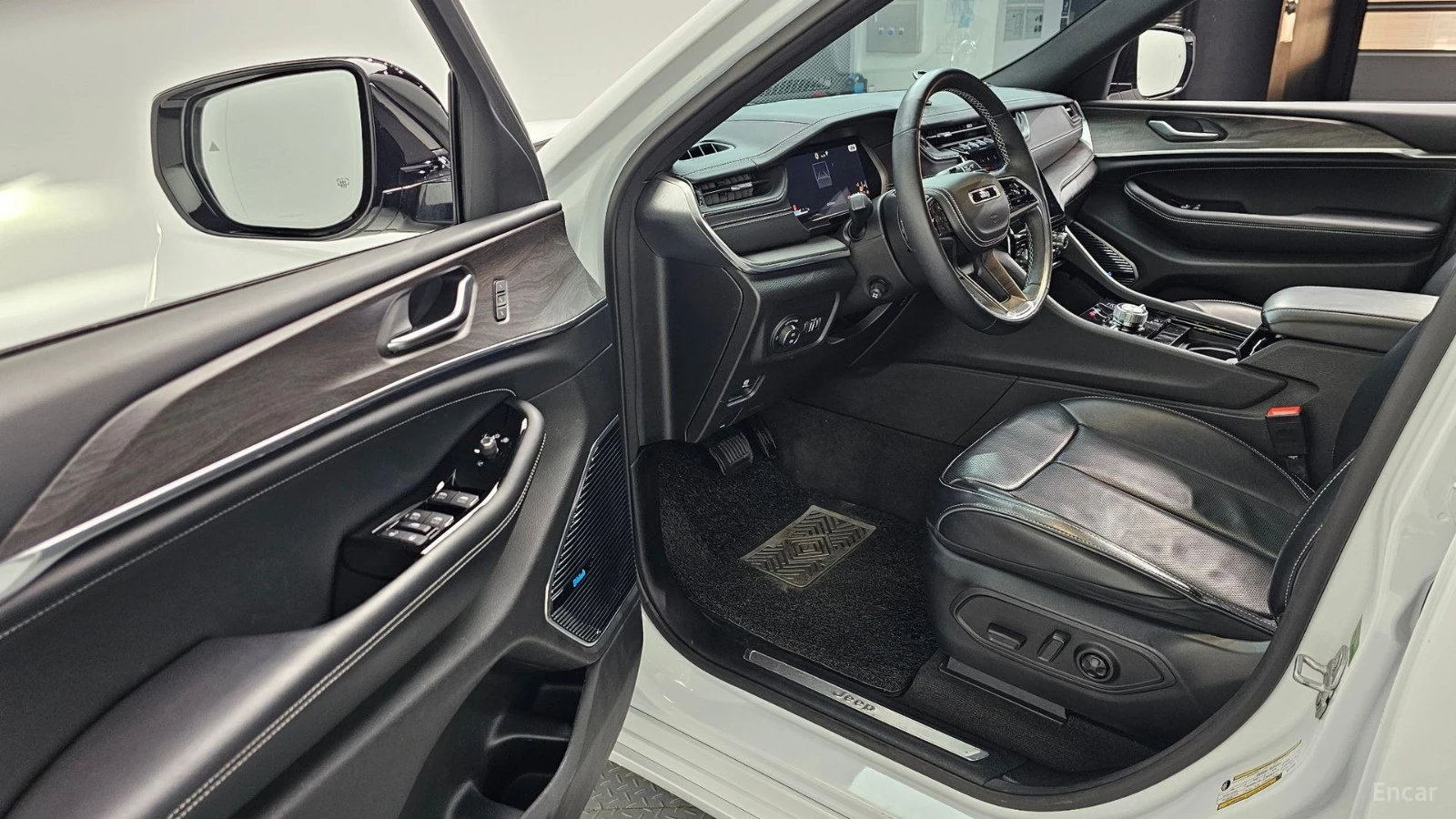 Jeep Grand cherokee OVERLAND* WL* КОЖА* ПОДГРЕВ* ОБДУХВ* ПАНО* НАВИ* , снимка 9 - Автомобили и джипове - 55501418