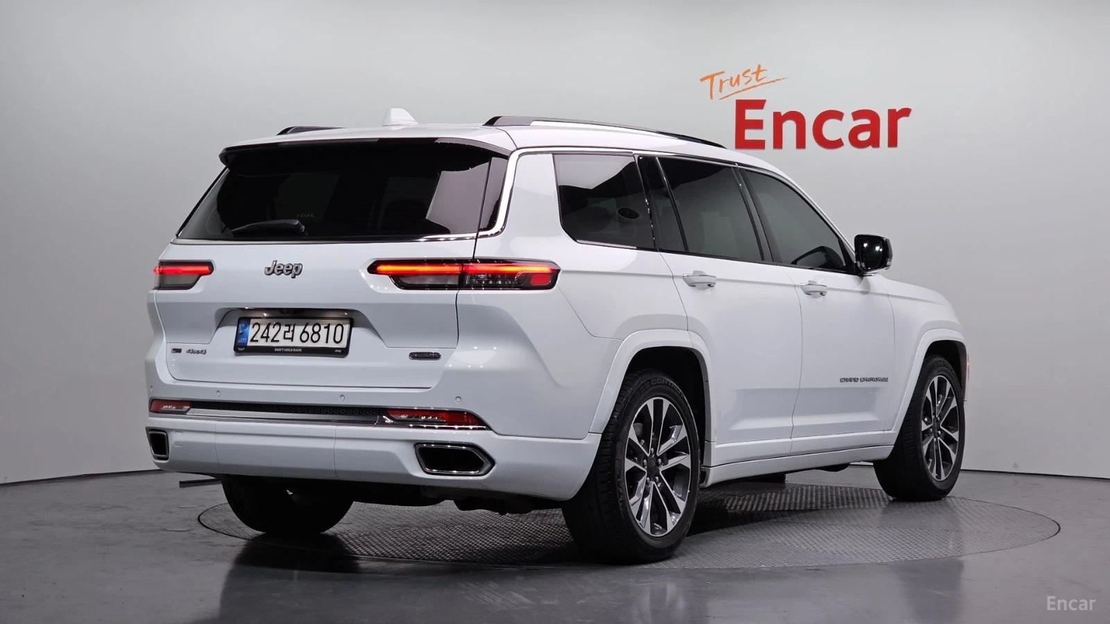 Jeep Grand cherokee OVERLAND* WL* КОЖА* ПОДГРЕВ* ОБДУХВ* ПАНО* НАВИ* , снимка 2 - Автомобили и джипове - 55501418