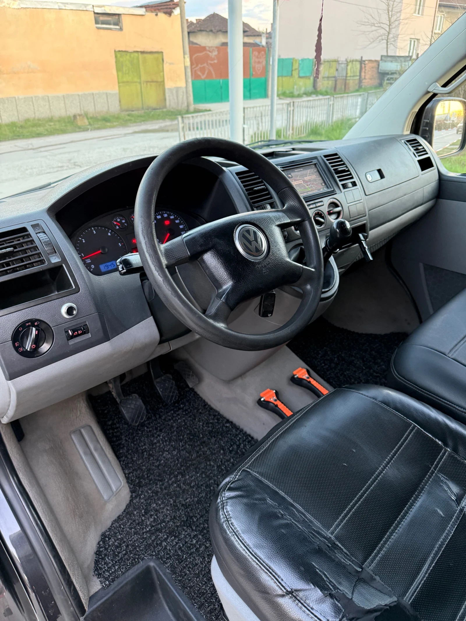 VW Transporter T5 2.5TDI 131кс. Климатик Нов внос, снимка 10 - Бусове и автобуси - 54235967