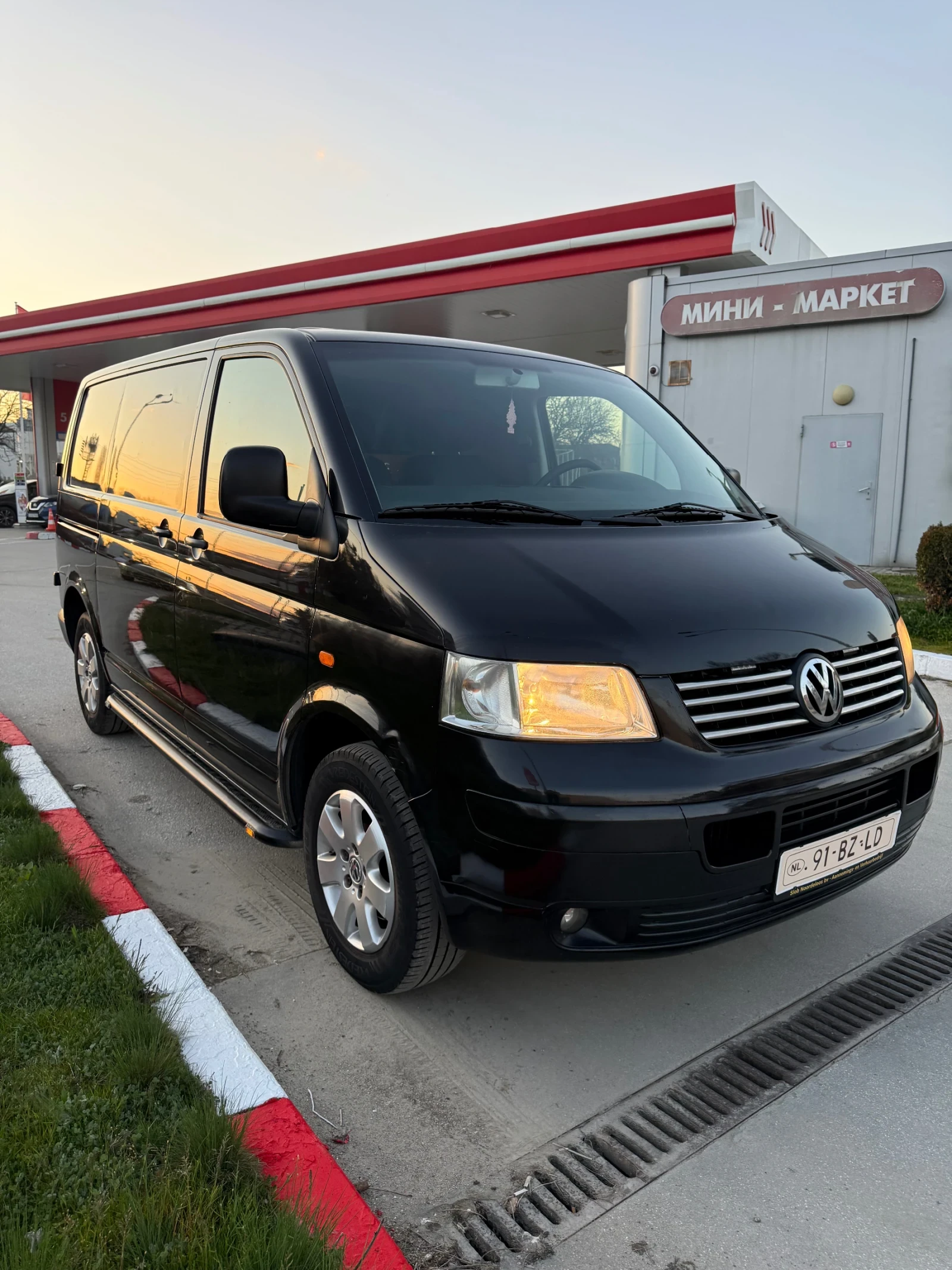 VW Transporter T5 2.5TDI 131кс. Климатик Нов внос, снимка 3 - Бусове и автобуси - 54235967