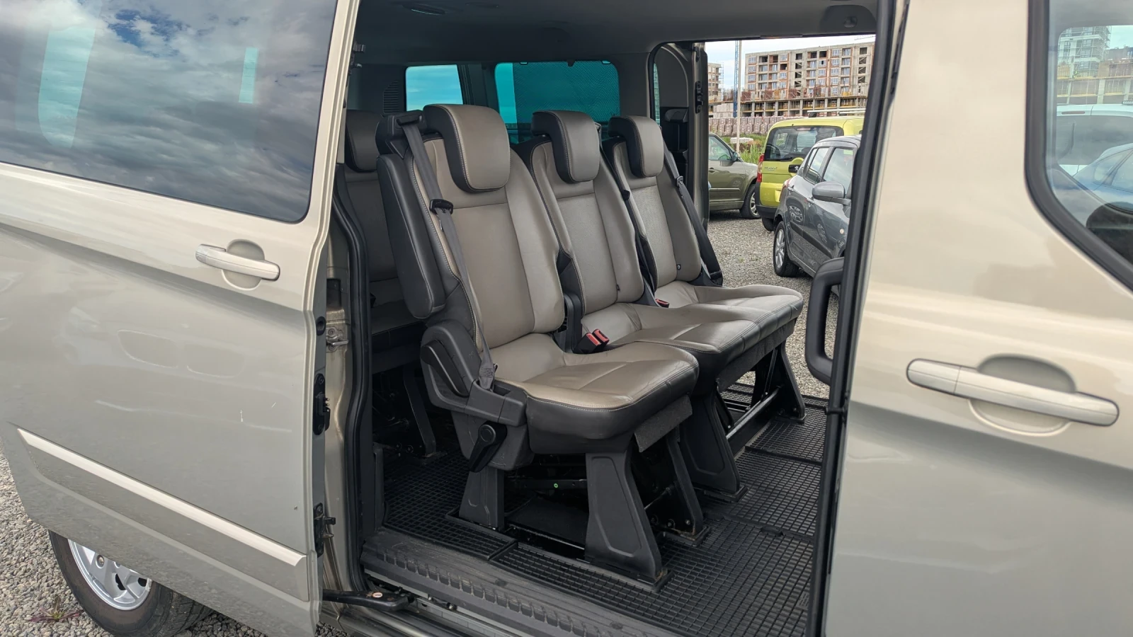 Ford Tourneo Custom 2.2 tdci, снимка 13 - Бусове и автобуси - 55269816
