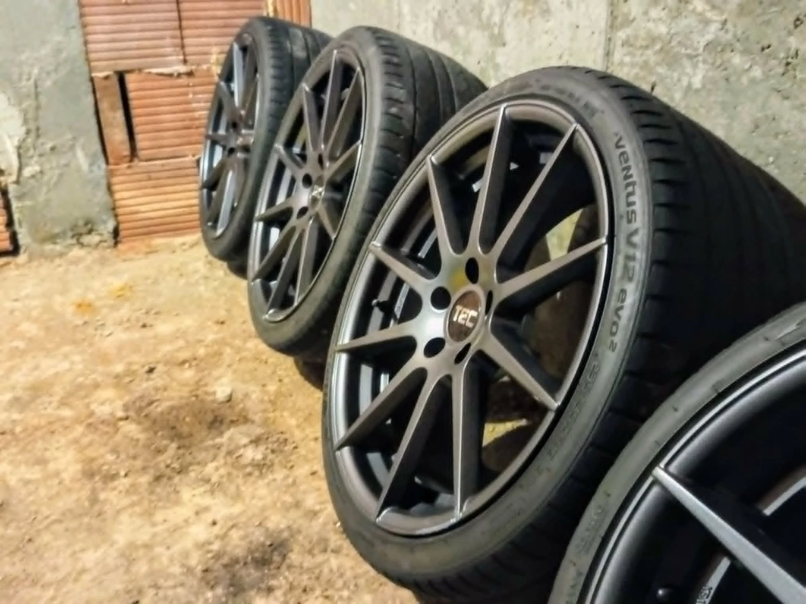 Гуми с джанти Hankook 235/35R19, снимка 2 - Гуми и джанти - 54501320