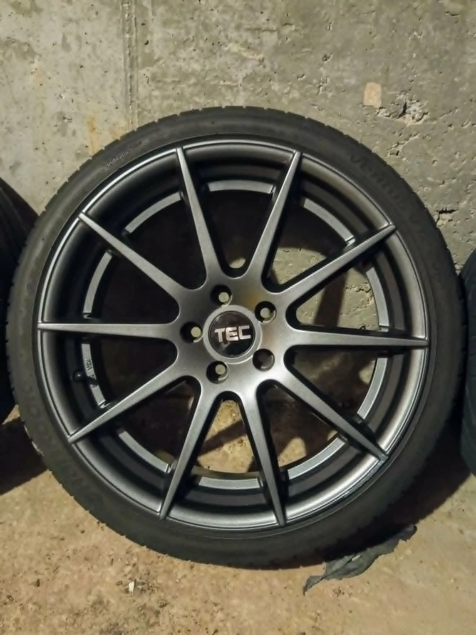 Гуми с джанти Hankook 235/35R19, снимка 4 - Гуми и джанти - 54501320