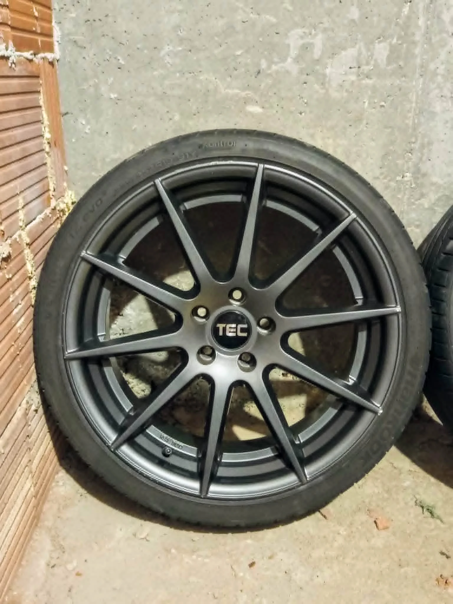 Гуми с джанти Hankook 235/35R19, снимка 7 - Гуми и джанти - 54501320