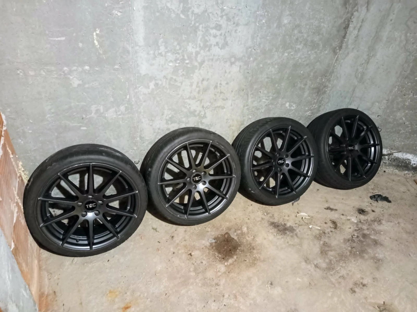 Гуми с джанти Hankook 235/35R19