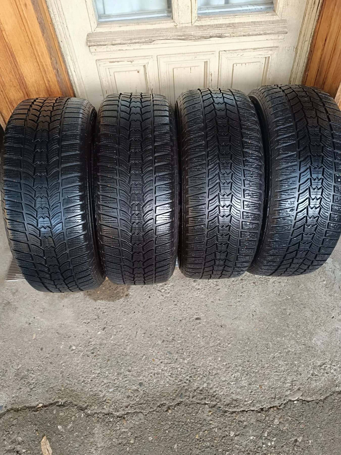 Гуми Зимни 215/55R17