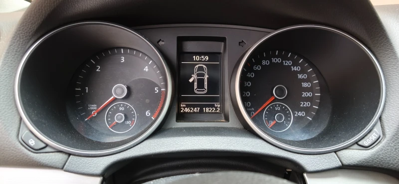 VW Golf 6 1.6 TDI, снимка 8 - Автомобили и джипове - 52712569