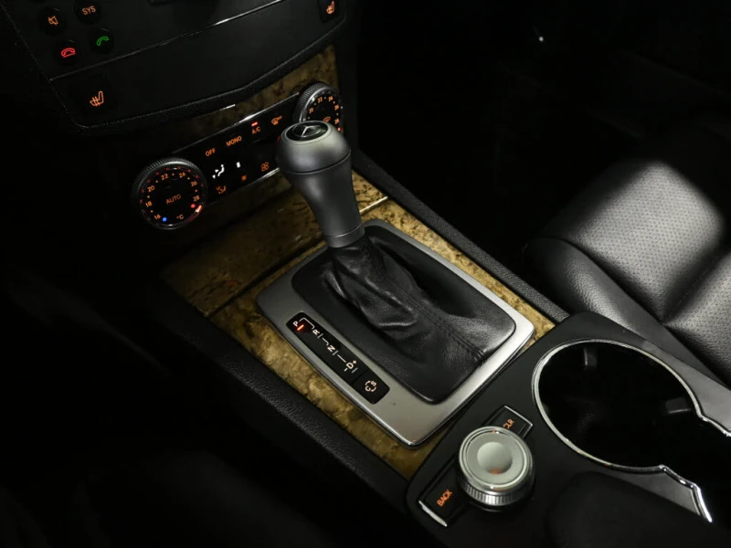 Mercedes-Benz C 300  Mercedes-Benz* C-Class* АвтоКредит* (ЦЕНА ДО БГ), снимка 11 - Автомобили и джипове - 53114263