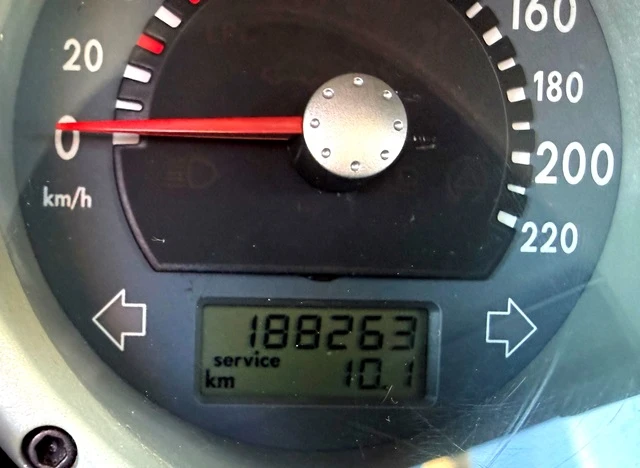 VW Polo 1.0i, снимка 6 - Автомобили и джипове - 54559494