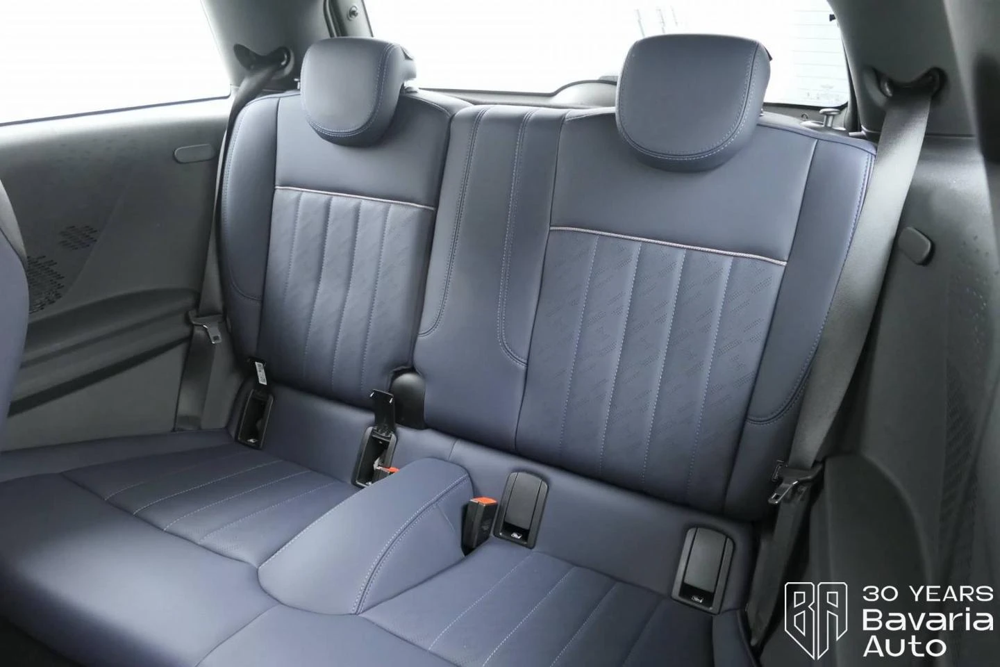 Mini Cooper C 1, 5 Steptronic Favoured Trim - изображение 8