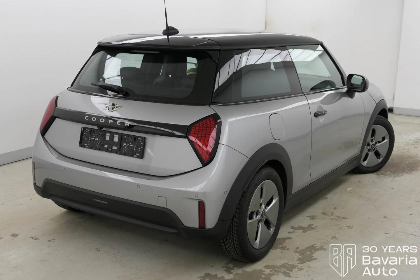 Mini Cooper C 1, 5 Steptronic Favoured Trim - изображение 3