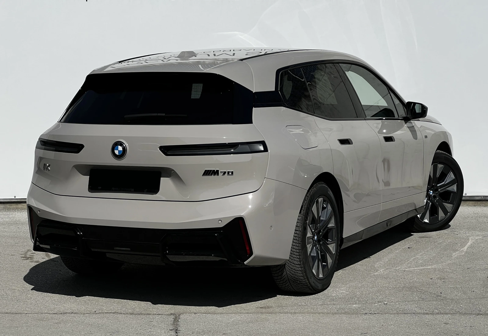 BMW iX xDrive M70, снимка 2 - Автомобили и джипове - 53828423