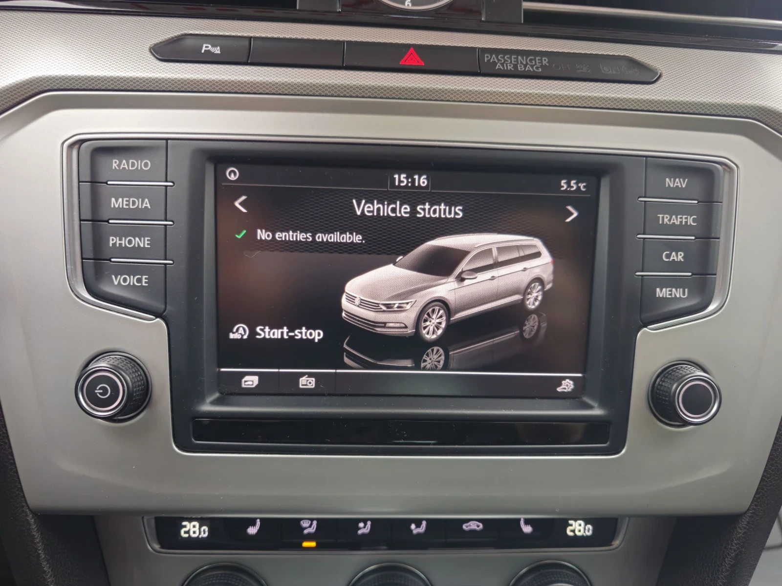 VW Passat Автоматик, Bi-Led, Дистроник, Масаж, снимка 14 - Автомобили и джипове - 53903270