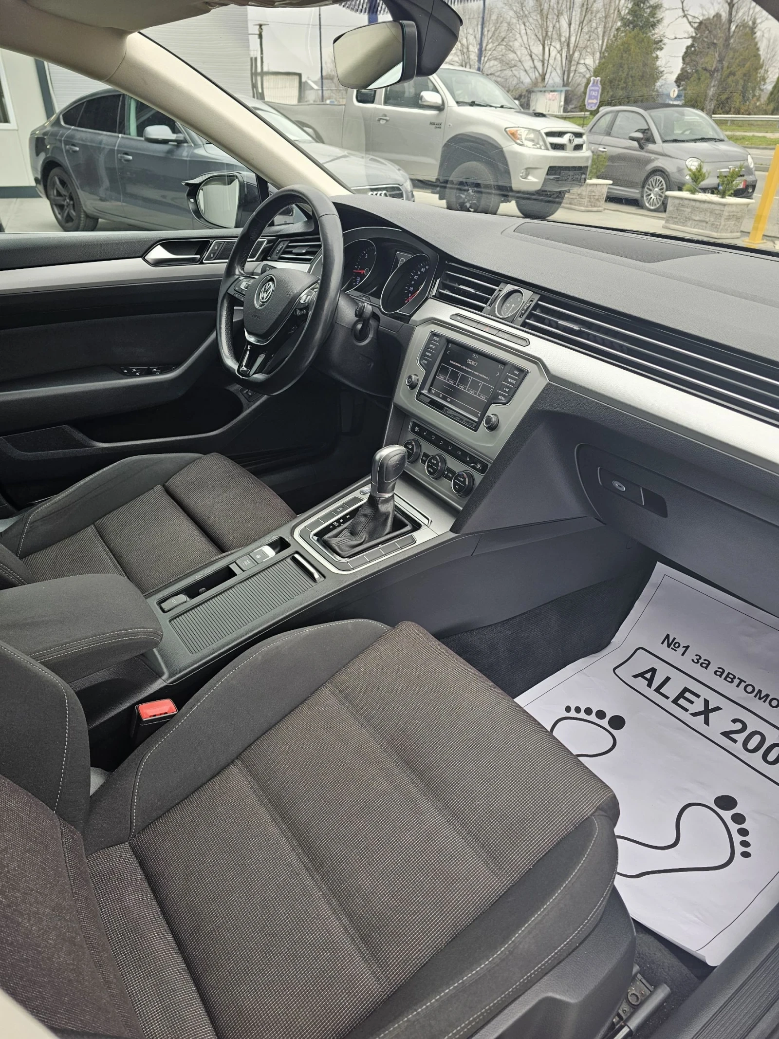 VW Passat Автоматик, Bi-Led, Дистроник, Масаж, снимка 9 - Автомобили и джипове - 53903270