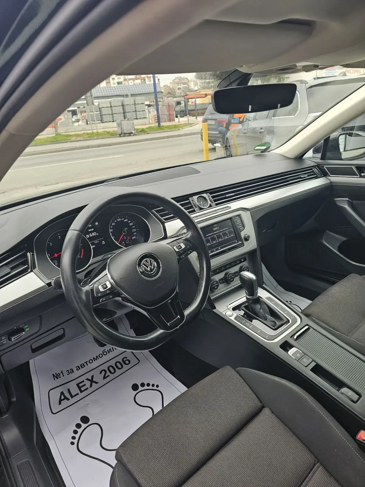 VW Passat Автоматик, Bi-Led, Дистроник, Масаж, снимка 8 - Автомобили и джипове - 53903270