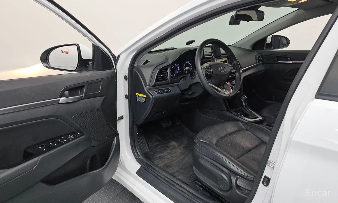 Hyundai Elantra, снимка 10 - Автомобили и джипове - 54119063