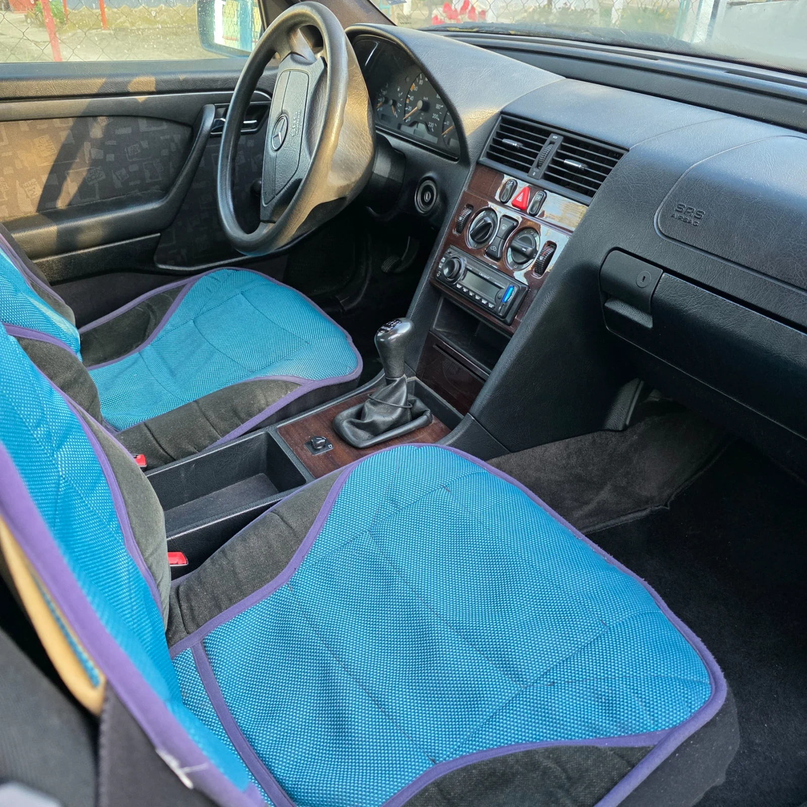 Mercedes-Benz 220, снимка 6 - Автомобили и джипове - 54241924