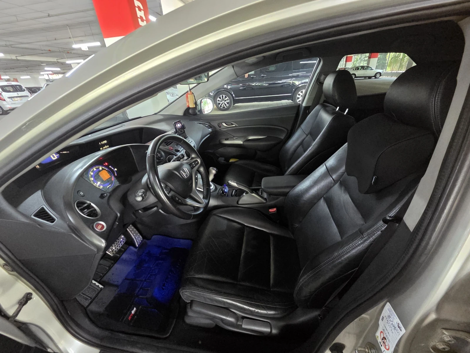 Honda Civic Exclusive, снимка 11 - Автомобили и джипове - 55077675