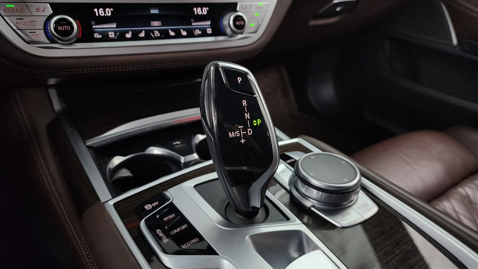 BMW 740 740d* ЛЮК* ОБДУХВАНЕ* HUD* 360* КРАЙНА ЦЕНА, снимка 9 - Автомобили и джипове - 55336567
