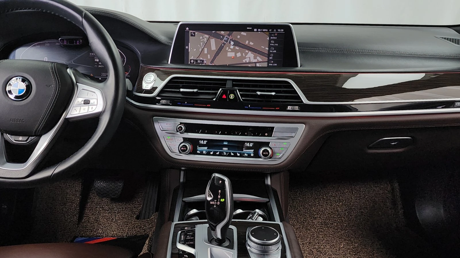 BMW 740 740d* ЛЮК* ОБДУХВАНЕ* HUD* 360* КРАЙНА ЦЕНА, снимка 14 - Автомобили и джипове - 55336567