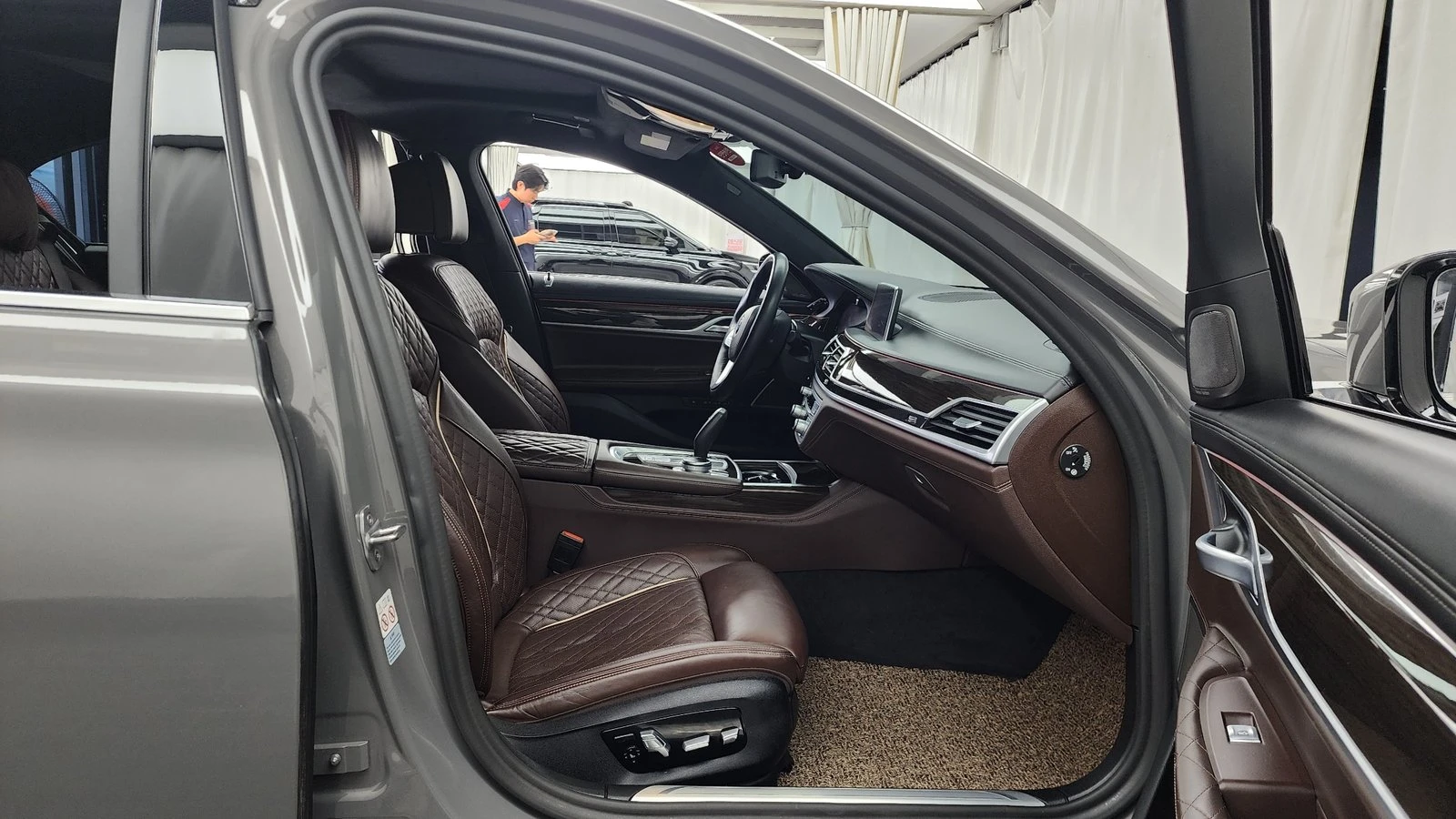 BMW 740 740d* ЛЮК* ОБДУХВАНЕ* HUD* 360* КРАЙНА ЦЕНА, снимка 11 - Автомобили и джипове - 55336567