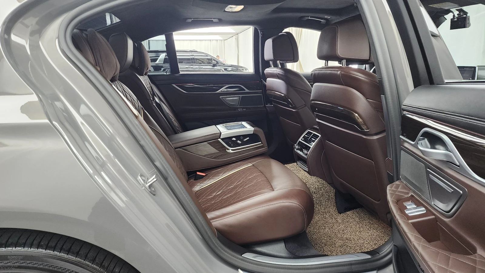 BMW 740 740d* ЛЮК* ОБДУХВАНЕ* HUD* 360* КРАЙНА ЦЕНА, снимка 12 - Автомобили и джипове - 55336567