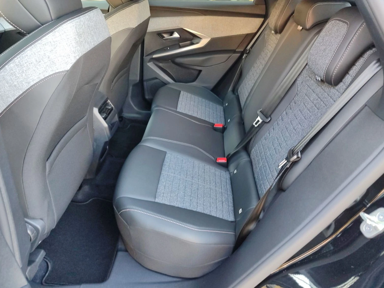 Peugeot 3008 ALLURE HYBRID 145 48V e-DCS6, снимка 12 - Автомобили и джипове - 55990588