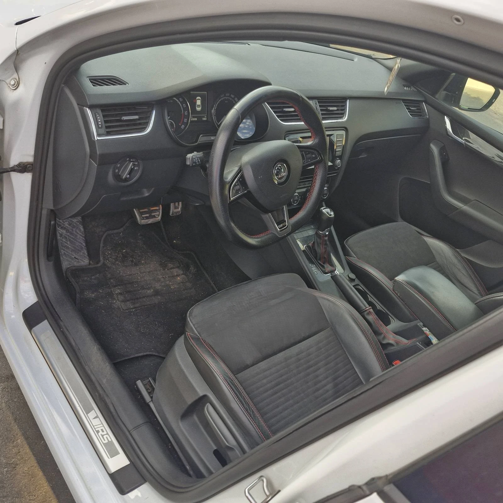 Skoda Octavia 2.0 RS, снимка 16 - Автомобили и джипове - 56082125