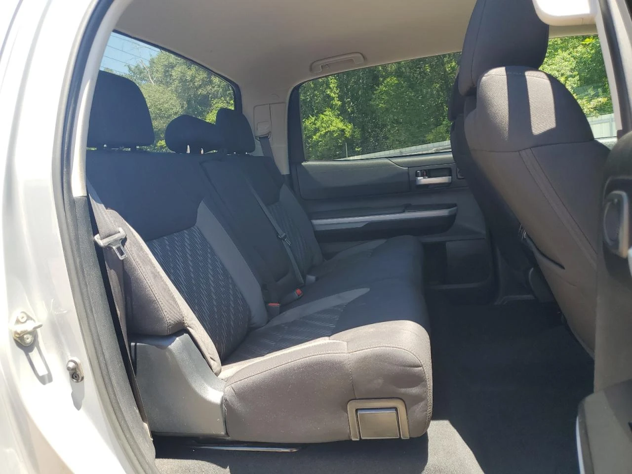Toyota Tundra 5.7L/CREWMAX SR5 - изображение 10