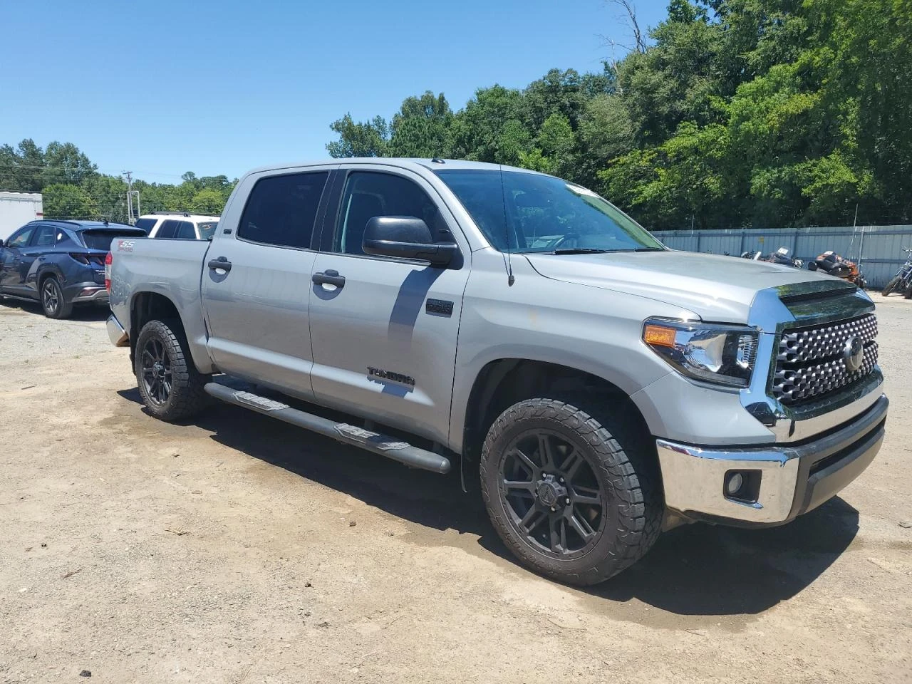 Toyota Tundra 5.7L/CREWMAX SR5 - изображение 3