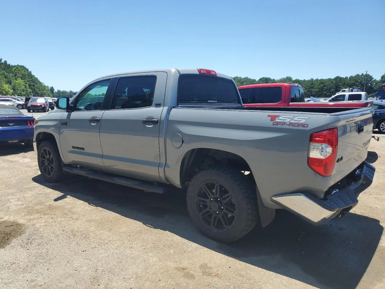 Toyota Tundra 5.7L/CREWMAX SR5 - изображение 6