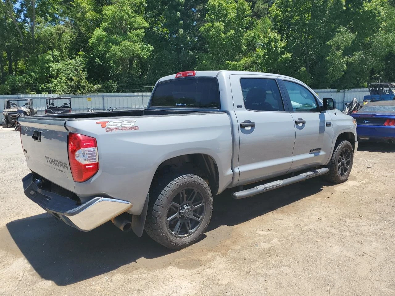 Toyota Tundra 5.7L/CREWMAX SR5 - изображение 4