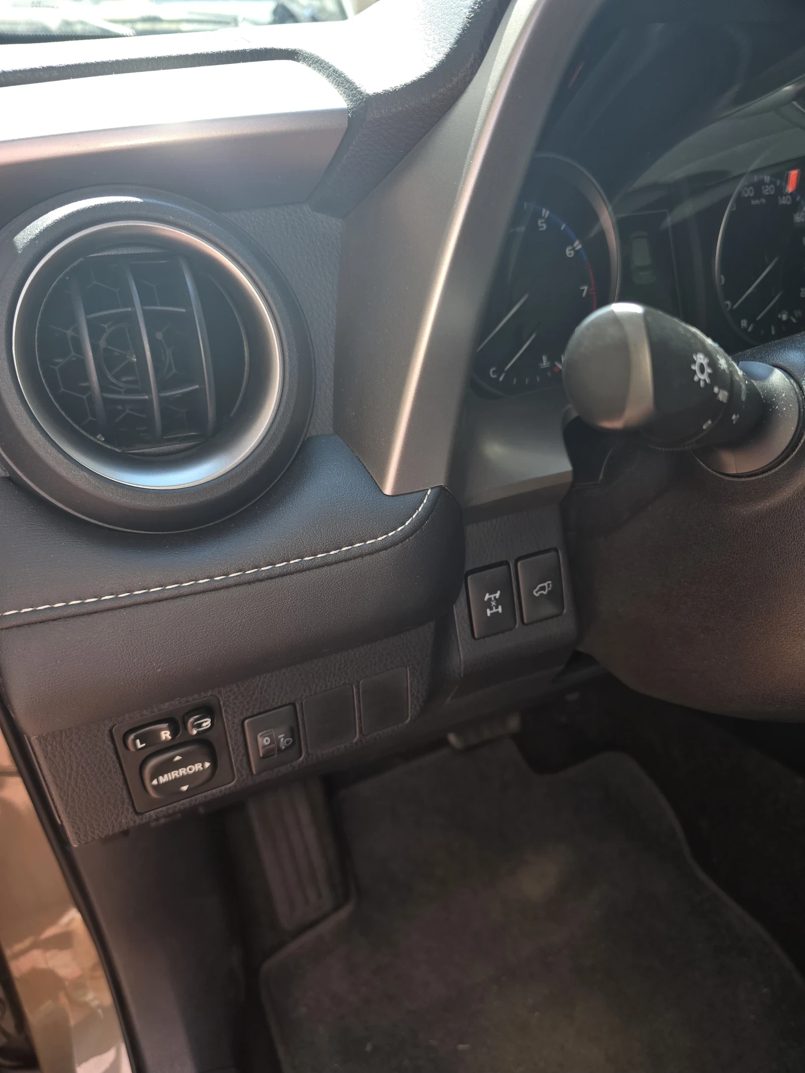 Toyota Rav4  - изображение 8