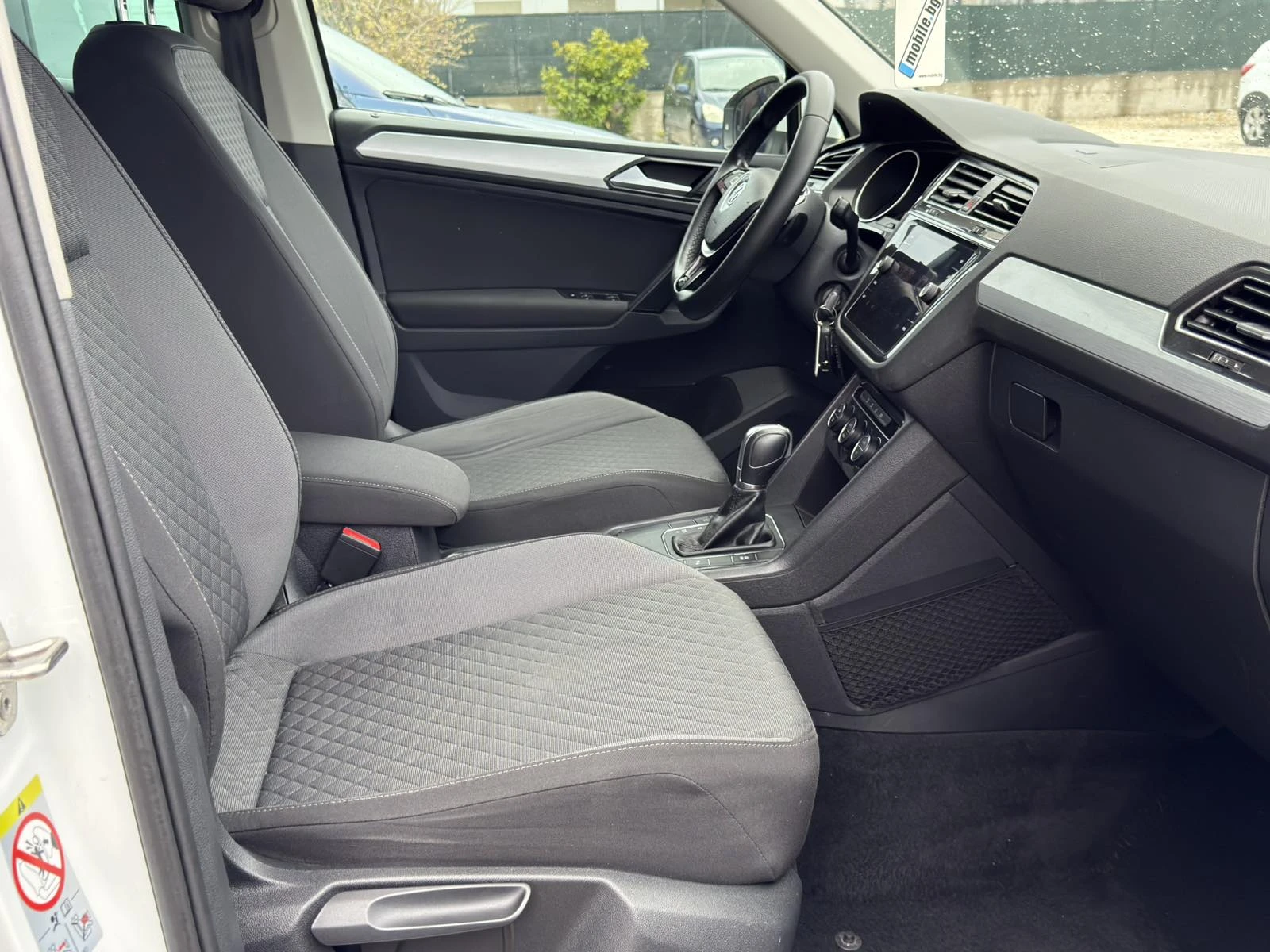 VW Tiguan 2.0 TDi EURO6B, снимка 14 - Автомобили и джипове - 53980656