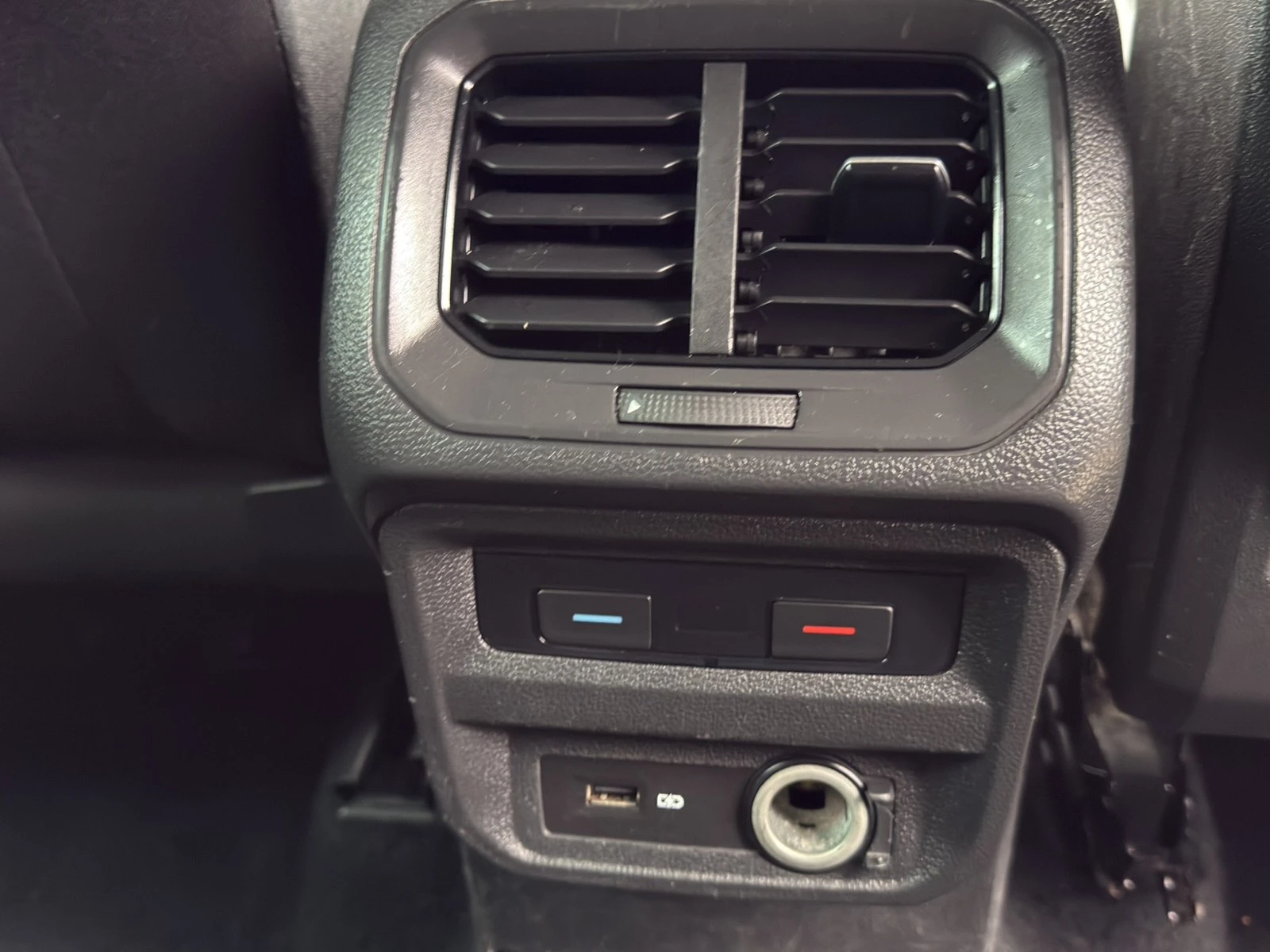 VW Tiguan 2.0 TDi EURO6B, снимка 15 - Автомобили и джипове - 53980656