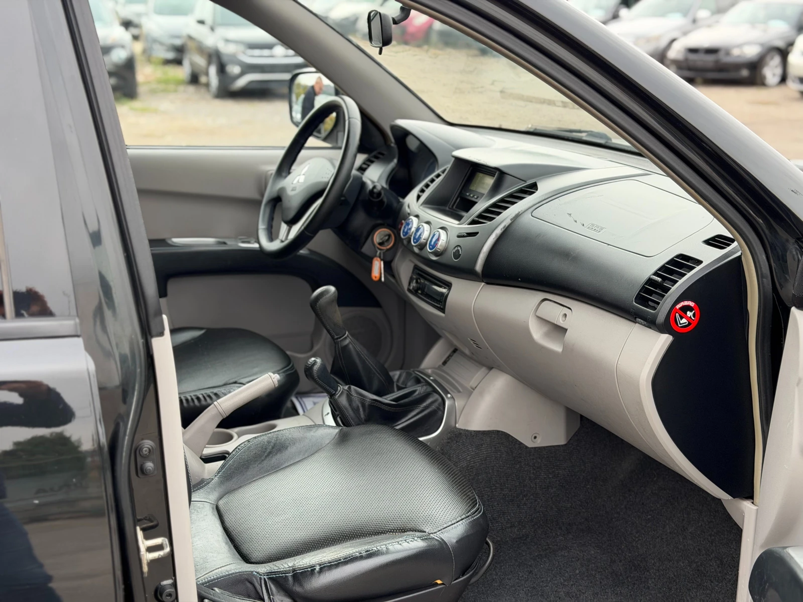 Mitsubishi L200 2.5DI-D 4x4, снимка 11 - Автомобили и джипове - 56233273