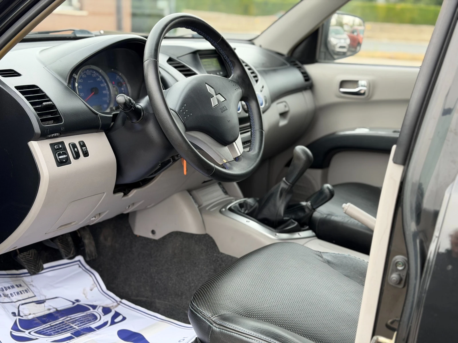Mitsubishi L200 2.5DI-D 4x4, снимка 13 - Автомобили и джипове - 56233273