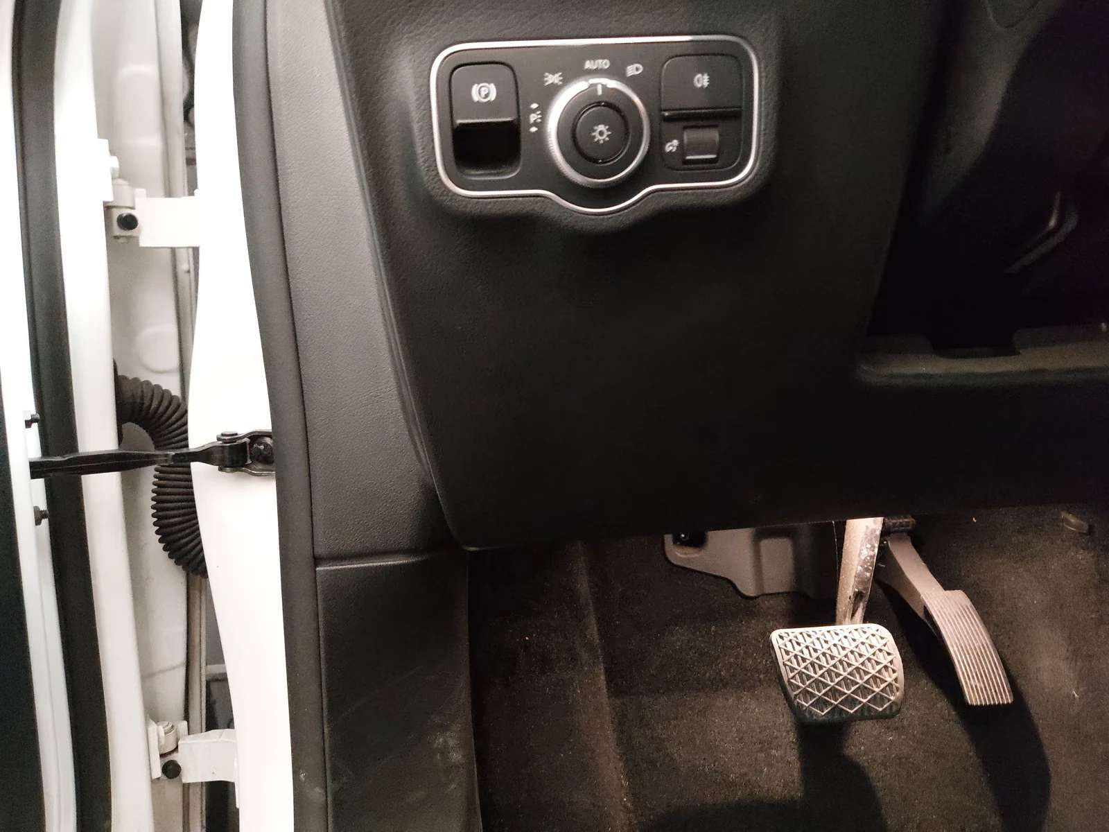 Mercedes-Benz EQA 300* 4M* LED* MEMORY* CAM* KEYLESS* , снимка 8 - Автомобили и джипове - 56358588