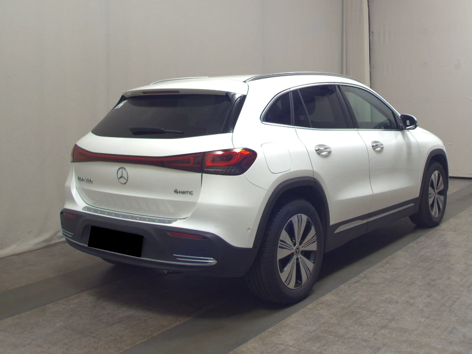 Mercedes-Benz EQA 300* 4M* LED* MEMORY* CAM* KEYLESS* , снимка 4 - Автомобили и джипове - 56358588