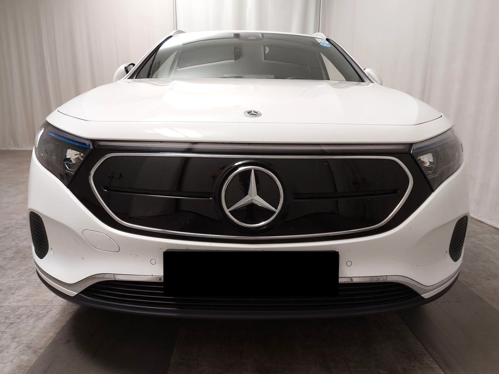 Mercedes-Benz EQA 300* 4M* LED* MEMORY* CAM* KEYLESS* , снимка 2 - Автомобили и джипове - 56358588