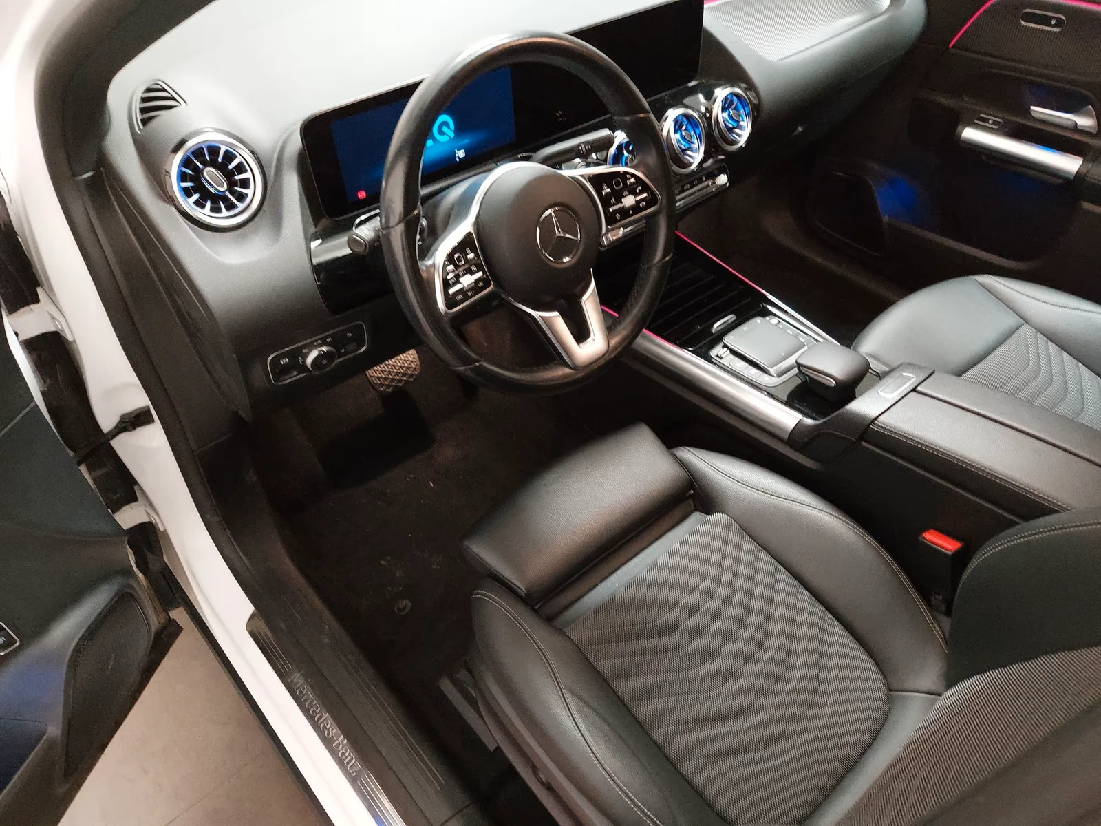 Mercedes-Benz EQA 300* 4M* LED* MEMORY* CAM* KEYLESS* , снимка 6 - Автомобили и джипове - 56358588