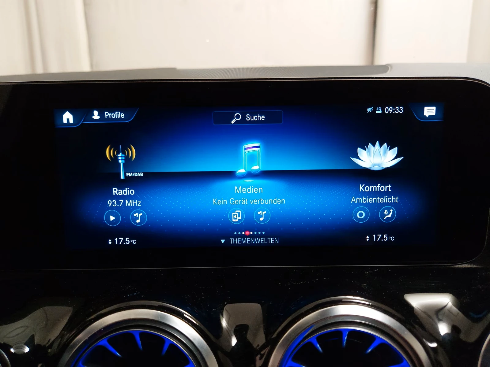 Mercedes-Benz EQA 300* 4M* LED* MEMORY* CAM* KEYLESS* , снимка 9 - Автомобили и джипове - 56358588