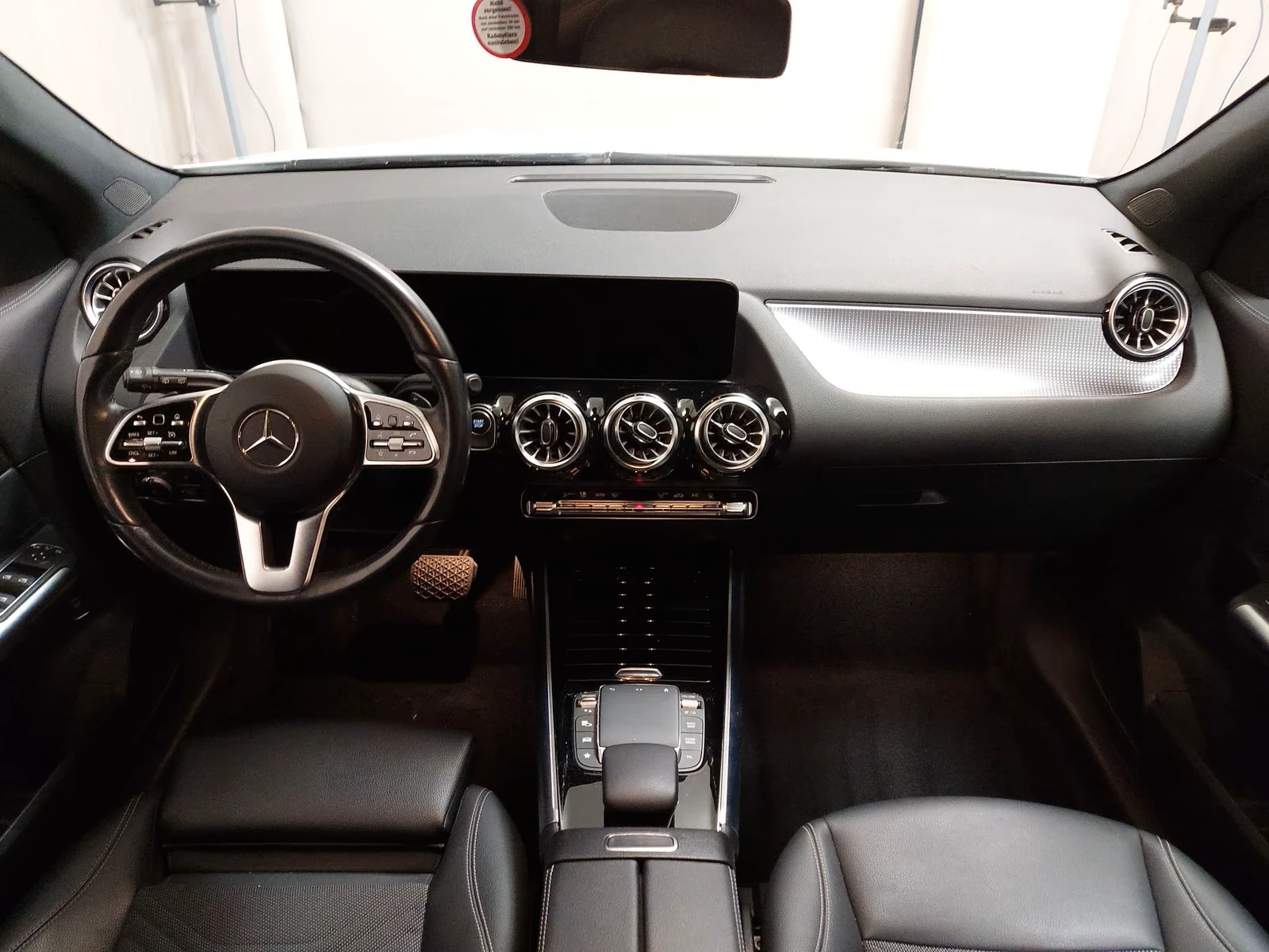 Mercedes-Benz EQA 300* 4M* LED* MEMORY* CAM* KEYLESS* , снимка 11 - Автомобили и джипове - 56358588