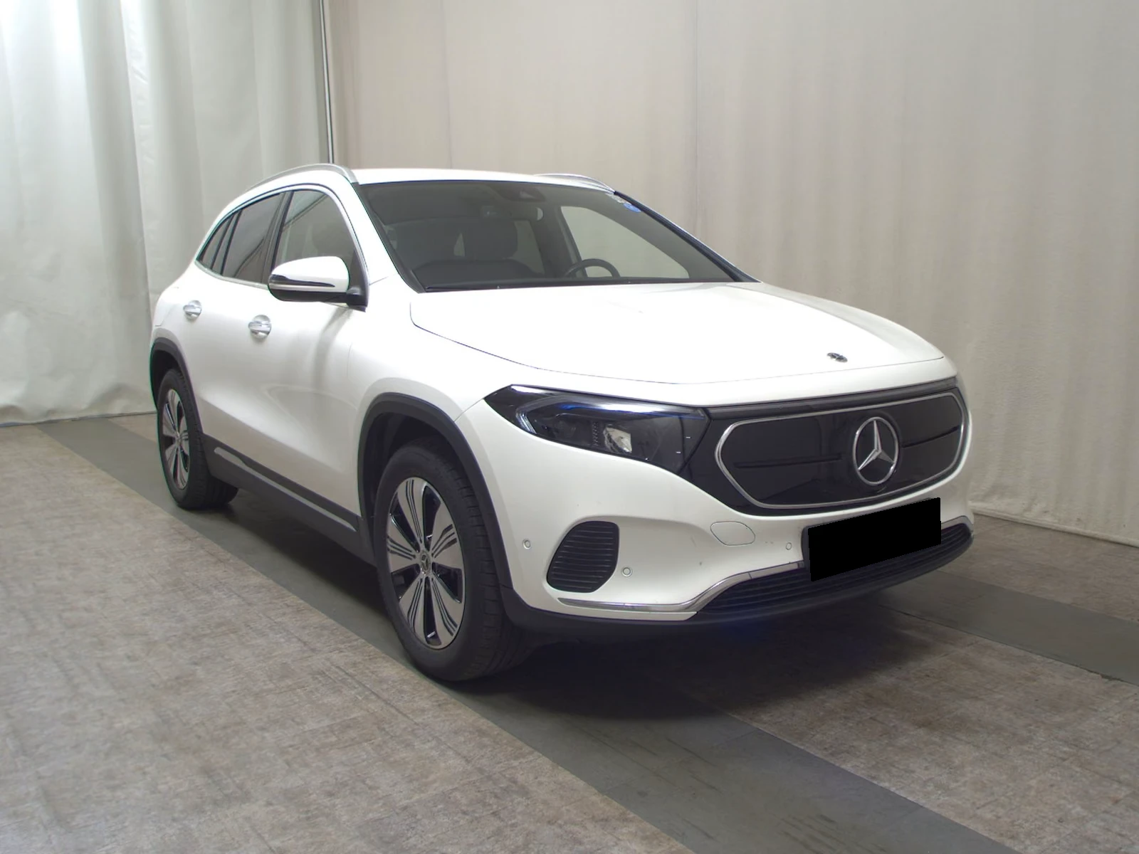Mercedes-Benz EQA 300* 4M* LED* MEMORY* CAM* KEYLESS* , снимка 3 - Автомобили и джипове - 56358588