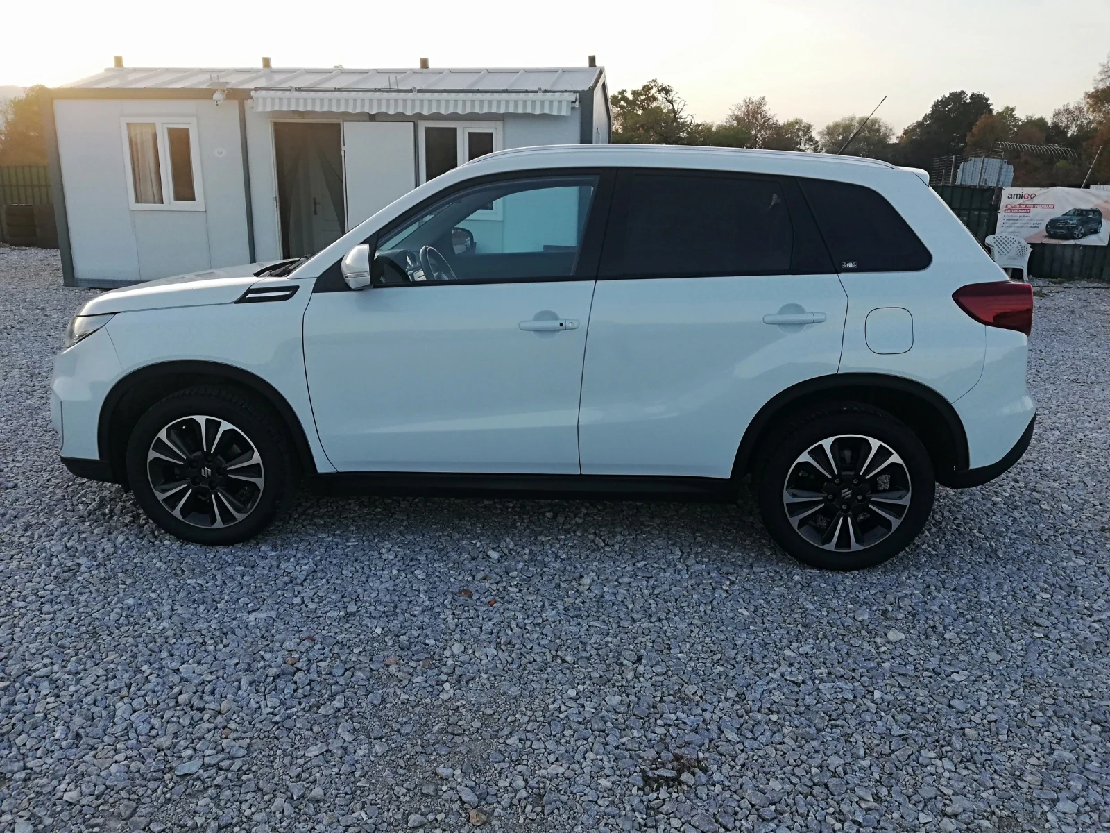 Suzuki Vitara 1.4I HIBRID NAVI 4X4, снимка 8 - Автомобили и джипове - 56574350