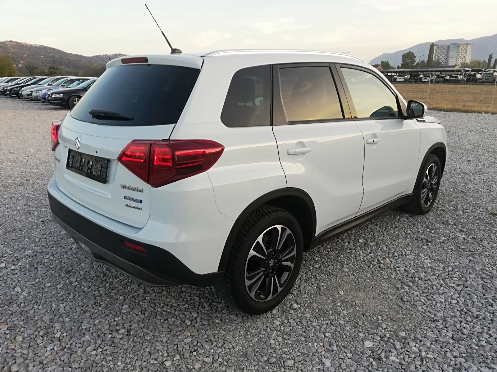 Suzuki Vitara 1.4I HIBRID NAVI 4X4, снимка 16 - Автомобили и джипове - 56574350